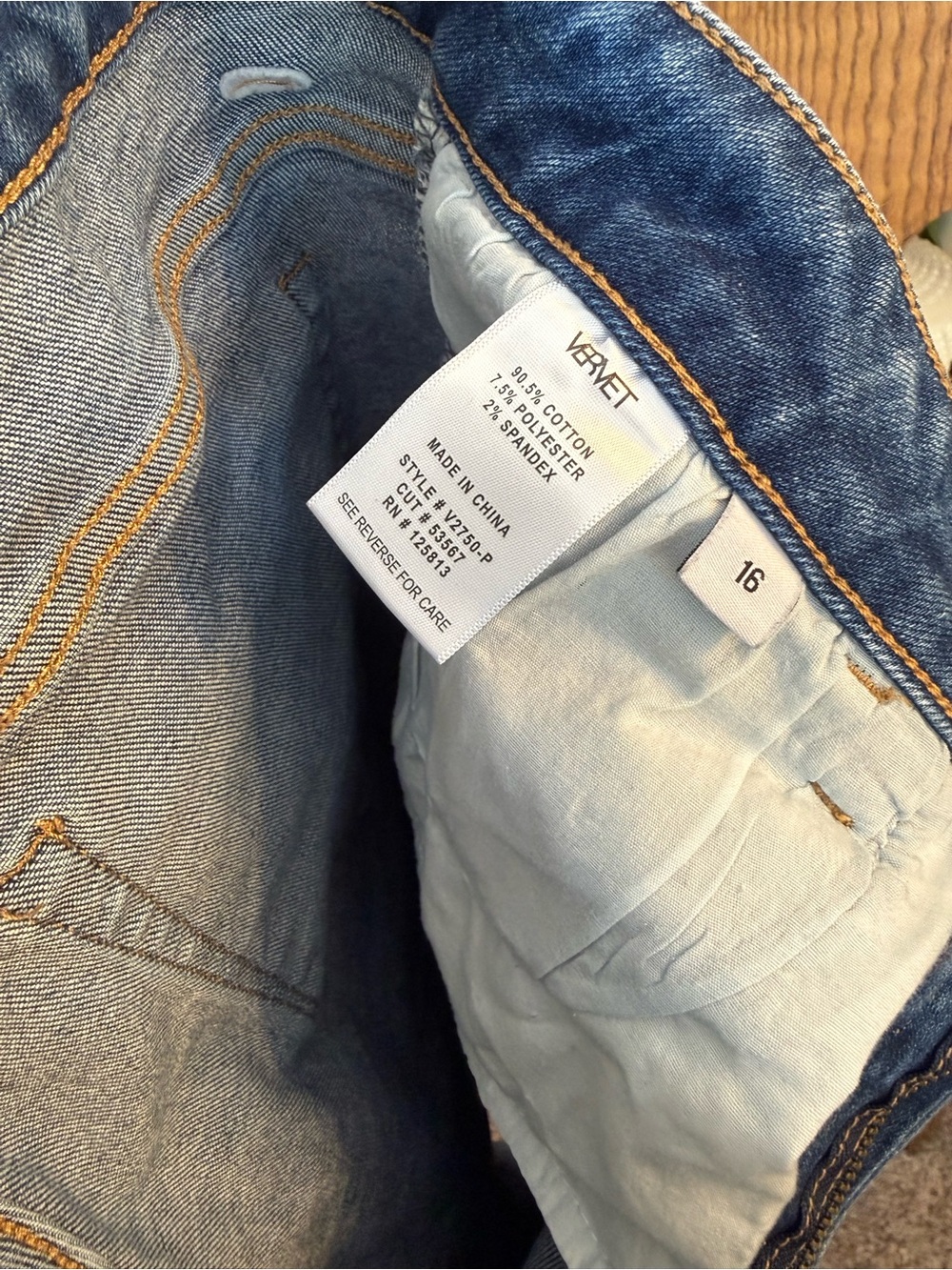 Vervet Women's Cropped stretchy Straight-Leg raw hem denim jeans. Size 16 - Picture 6 of 7